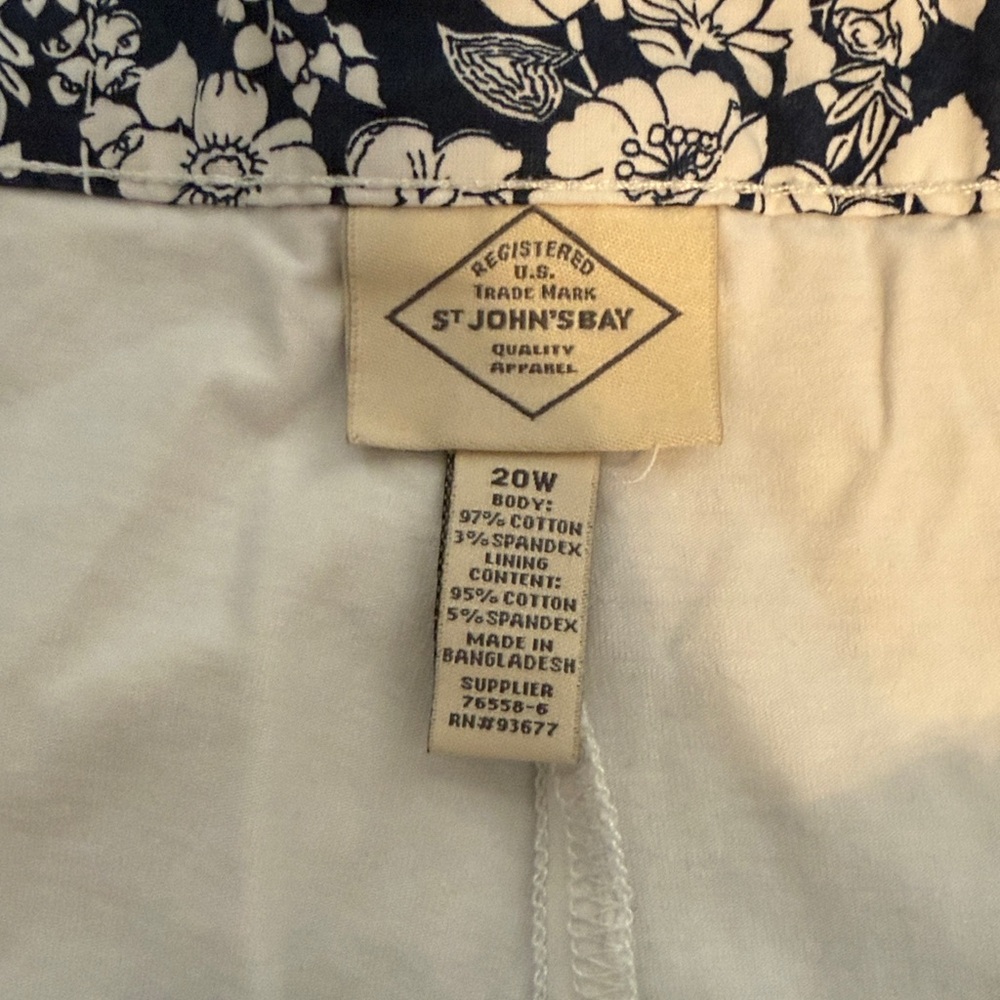 Saint John’s Bay Floral Print Navy and White Women’s Skort size 20w. - Picture 3 of 4